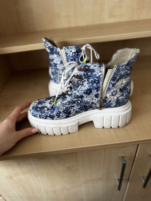 Дамски обувки.