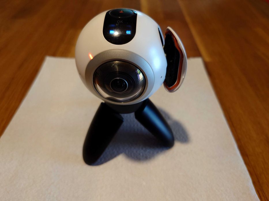 Camera video Samsung Gear 360 model SM-C200