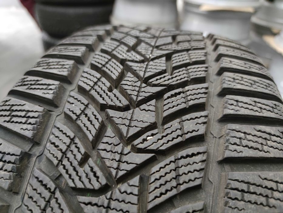 Единични гуми с размер 235 45 18