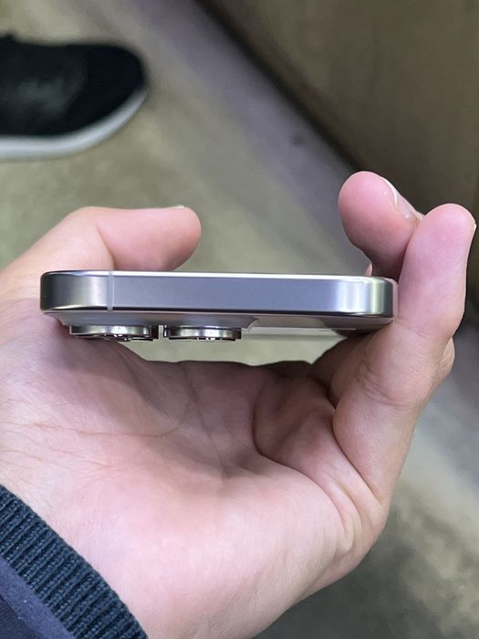 Iphone 16 pro natural