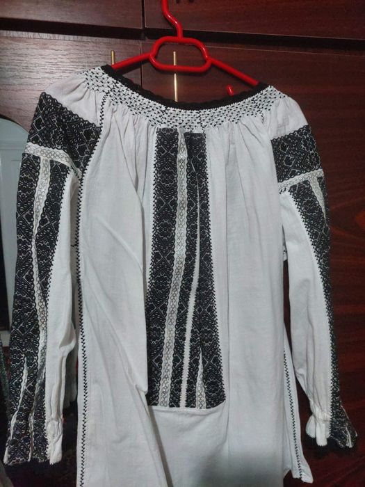 Camasi traditionale cu paiete,margele