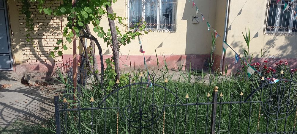 Romitan tumanidan 6 sotixli ikki qavatli Kotedj sotiladi.