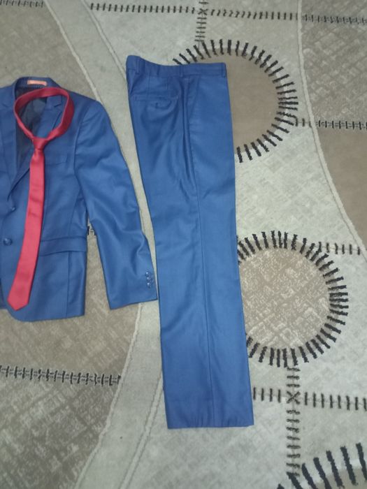 Продам смокинг размер 46 в хорошем состоянии.