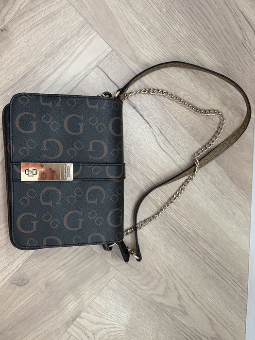 Geanta de umar Guess