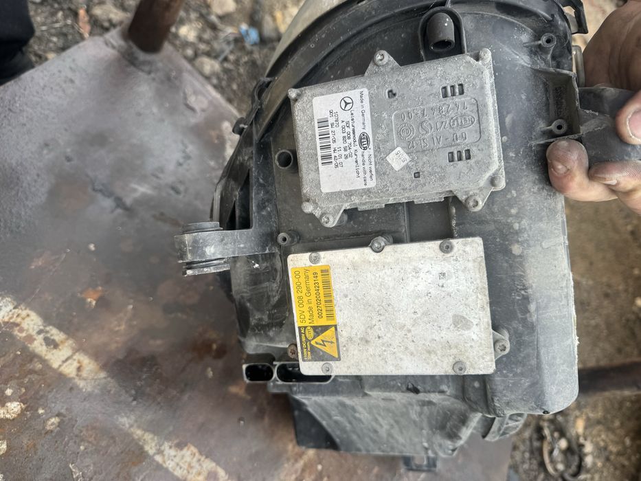 Комплект завиващи ксенонови фарове за Mercedes R class W251