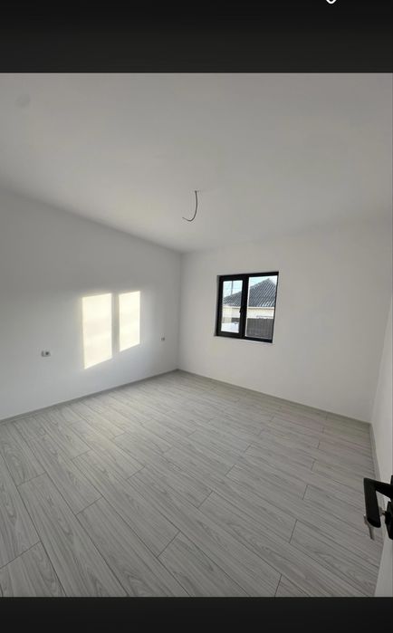 Casa moderna 3dormitoare,curte spatioasa-Navodari