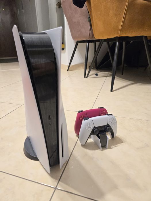 Vand PS5 + 2 controlere + statie de incarcare
