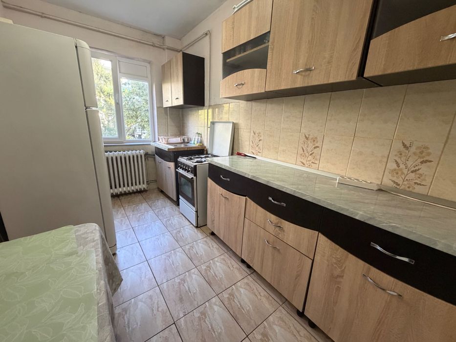 Camere de închiriat – apartament 3 camere, Copou/Codrescu
