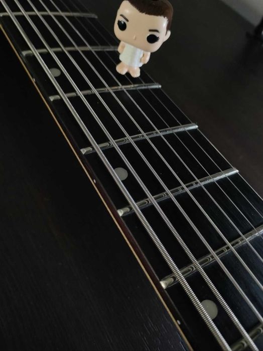 Fretboard cleaning & fret polishing