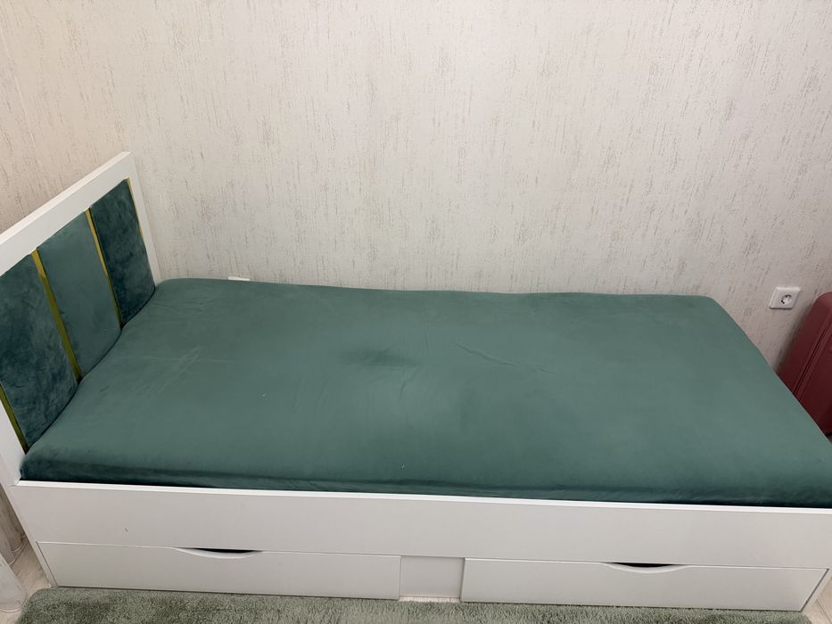 Новый кровать за 30 тысяч.