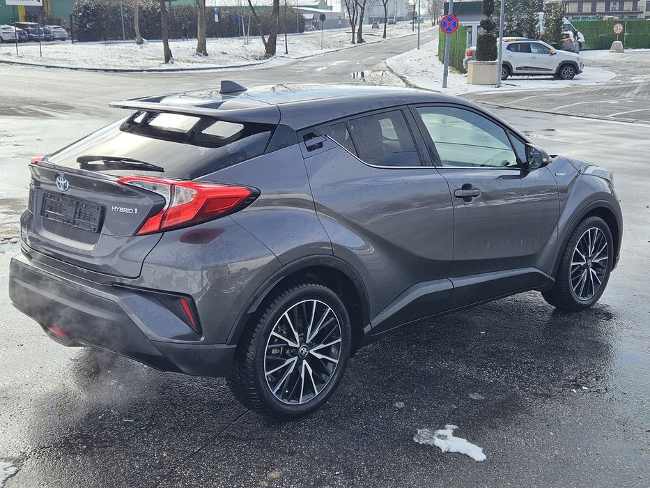 Toyota C-HR 1.8 hibrid, carte service, revizie tocmai facuta
