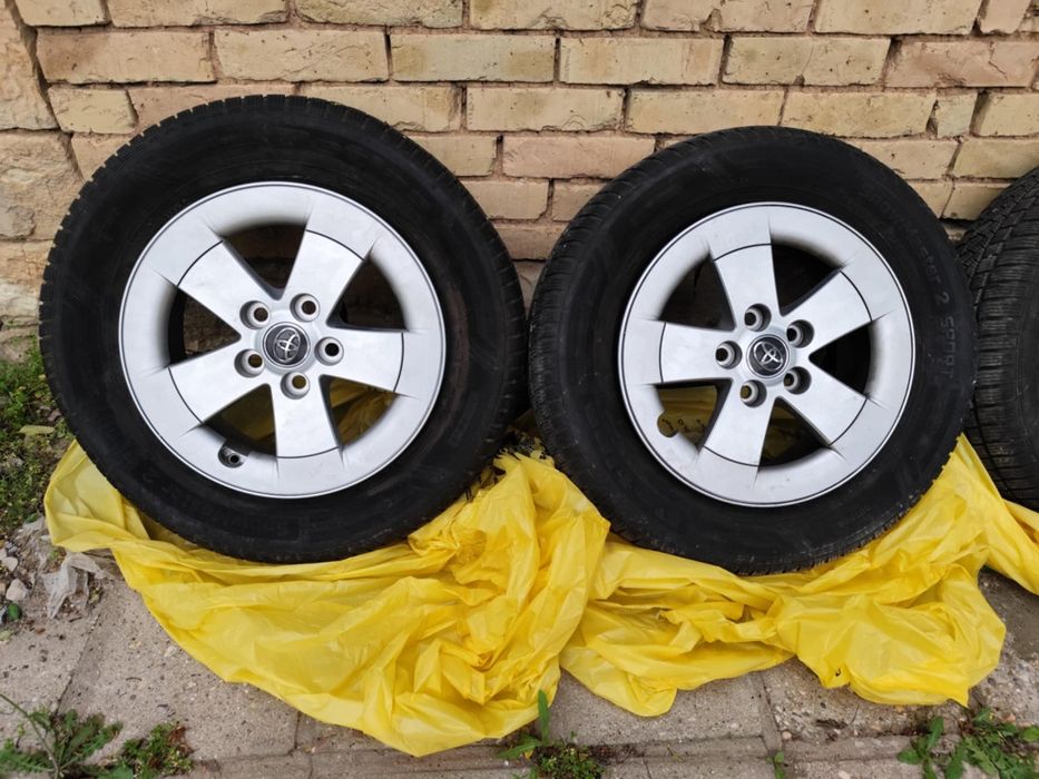 Джанти 5х114.3х16 с зимни гуми  Petlas 215/65/16Дот 23 за Тойота