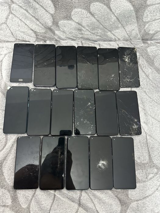 Vand lot telefoane oneplus pentru piese