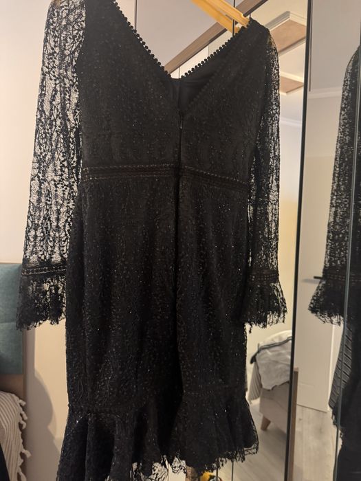 Дантелена рокля дълък ръкав