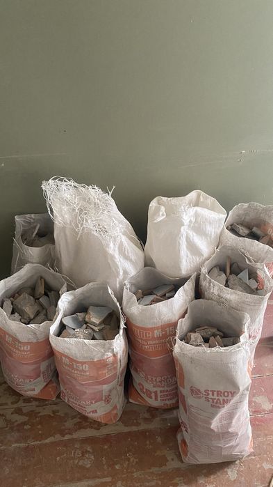 Доски, кафель, строй.мусор даром