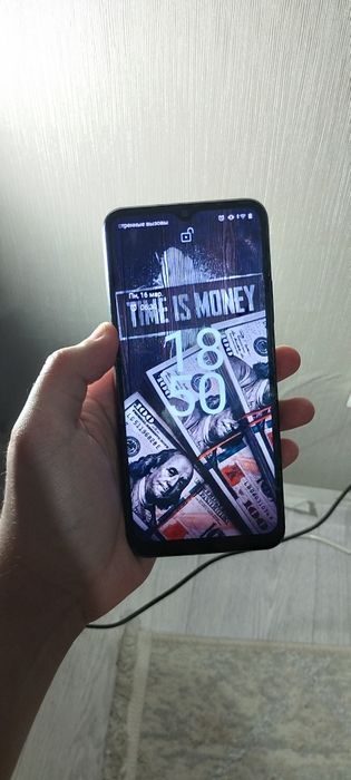 Телефон Realme 12