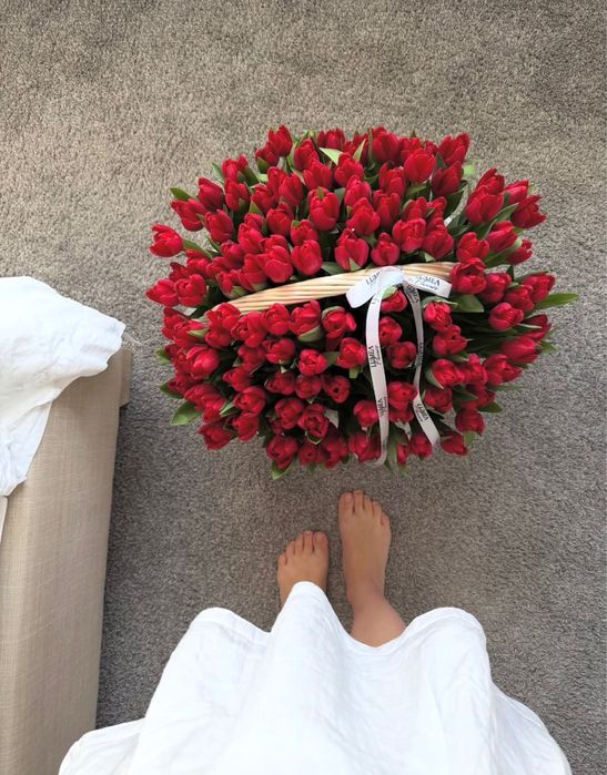 101 тюльпан в корзине 75000