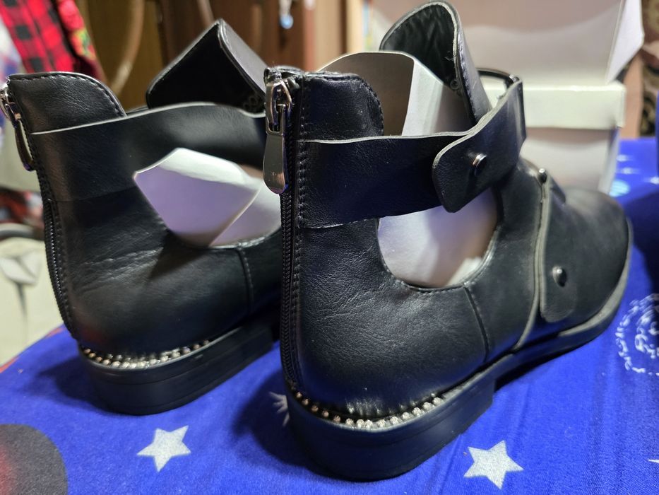 Botine negre marimea 40