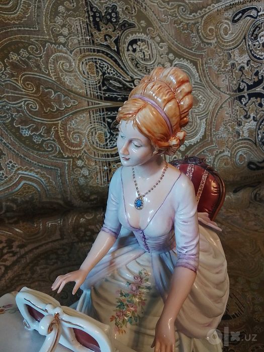 Антикварная статуэтка Sitzendorf «Графиня за роялем»
