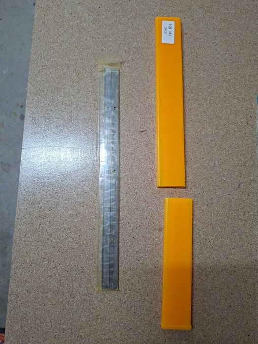 Masina rindeluit la grosime DH330 (plus 1 set cutite)