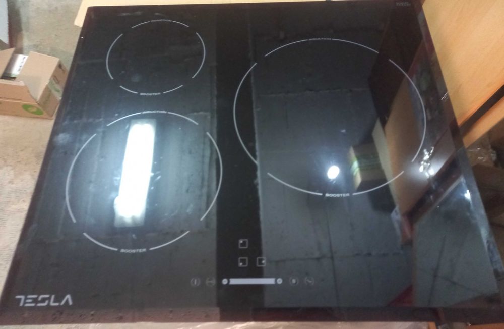 Plita electrica cu inductie Tesla