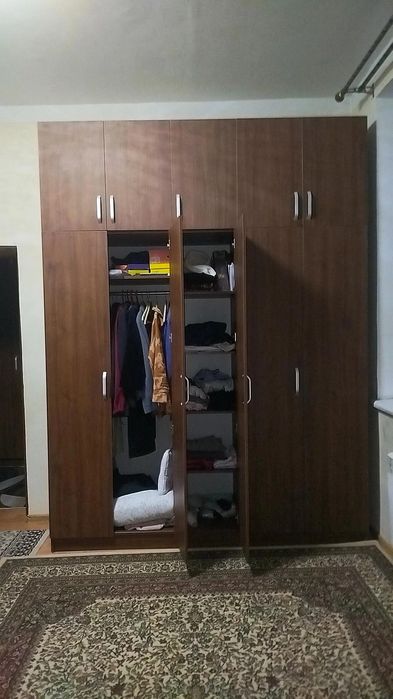 Гардеробли шкаф сотилади, холати аъло дара