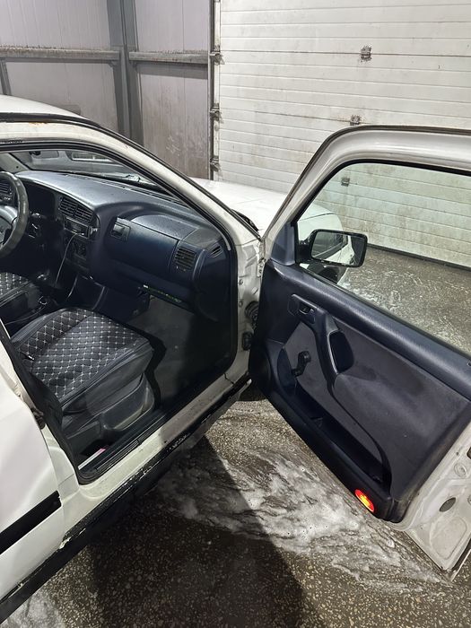 Машина volkswagen vento 1994