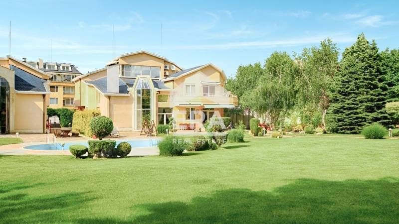 Дава се под наем Къща в София, Витоша - 815 кв.м за 7979.46 € - Снимка #2