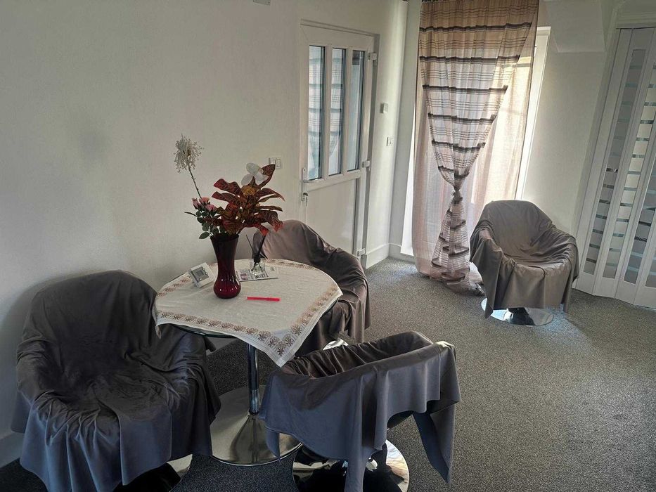 Ofer spre inchiriere jumatate de duplex