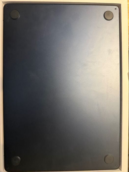 MacBook Air 15” M2 – 8GB RAM, 512GB SSD, Midnight – impecabil