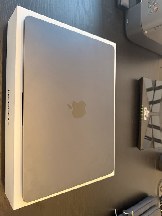 Laptop macbook air 2022 13.6 inch mit m2 256 gb ssd 8gb ram aproape nou impecabil