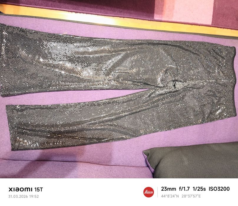 Pantaloni negri cu paiete mărimea 146 (11 ani)