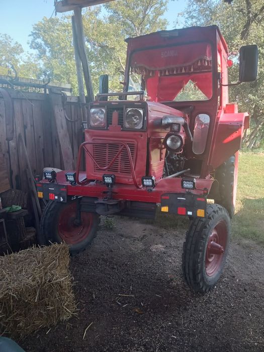 Vând tractor u445