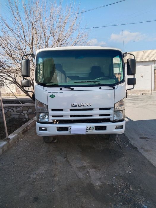 Исузу сотилади 2011 й . 22500$