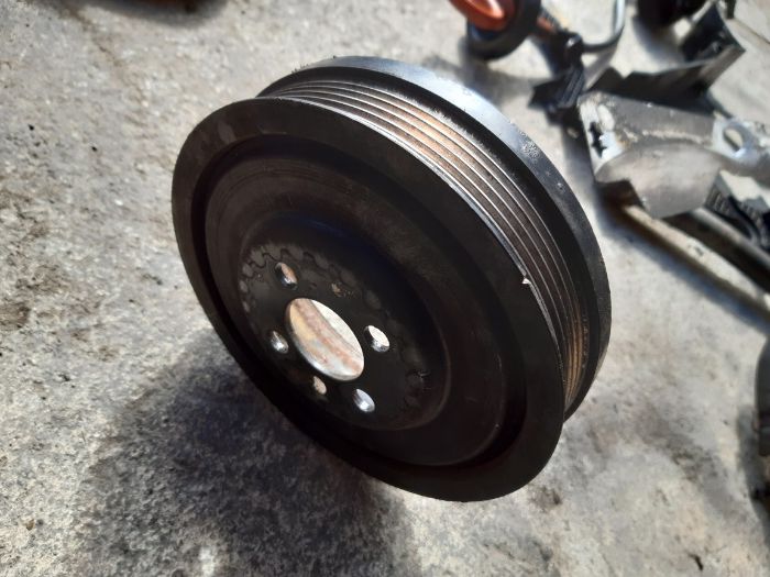 Rampa(instalatie) injectoare fulie arbore(vibrochen) audi a6 c6 4f BRE