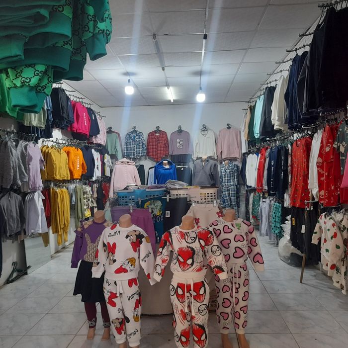 Tayyor biznes.Magazindagi kiyimlar optom kiloga sotiladi.