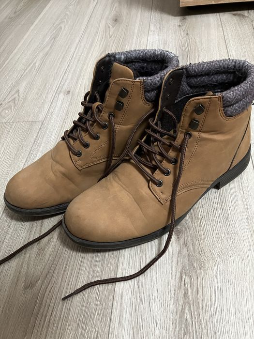 Мъжки обувки 43; светло кафеви/бежови; велур