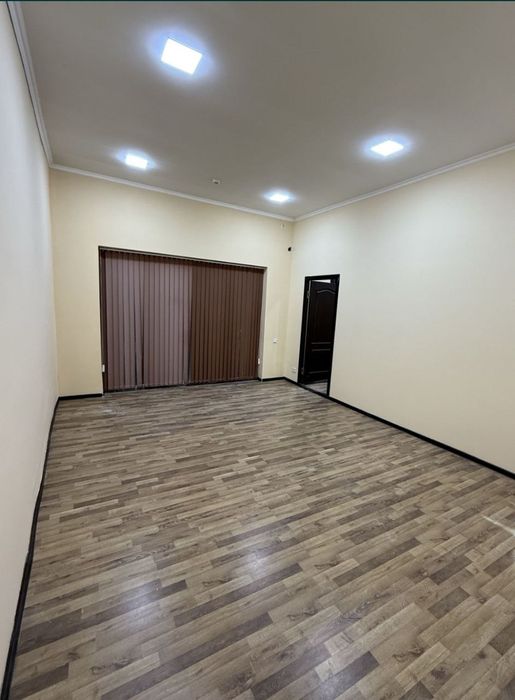 Недалеко от Паркентского базара. Боткина.2х комната офис в аренду!