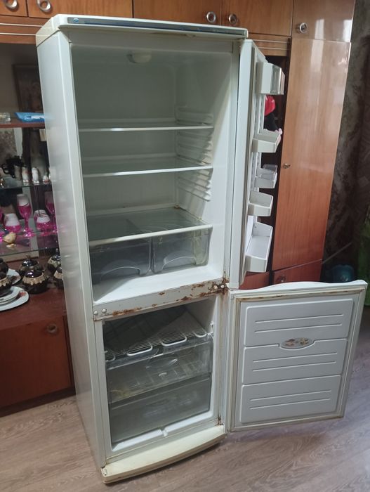 Холодильник Атлант рабочий