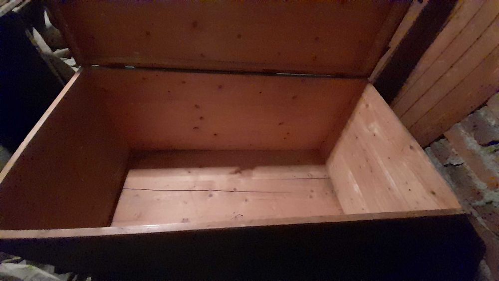 Антични дървени сандъци