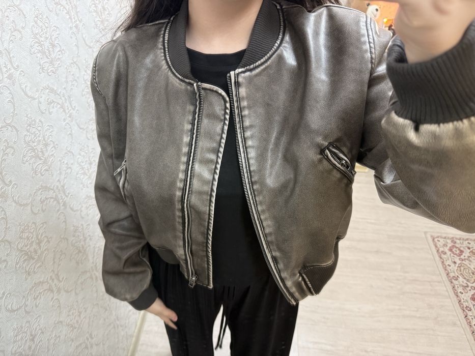 Куртка Zara продается новая