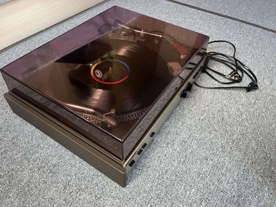 Прекрасен грамофон SIEMENS RW-555 direct deive