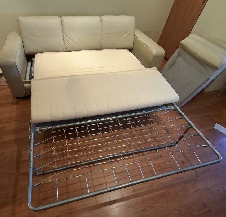 Canapea extensibila din piele naturala stare perfectă  800lei