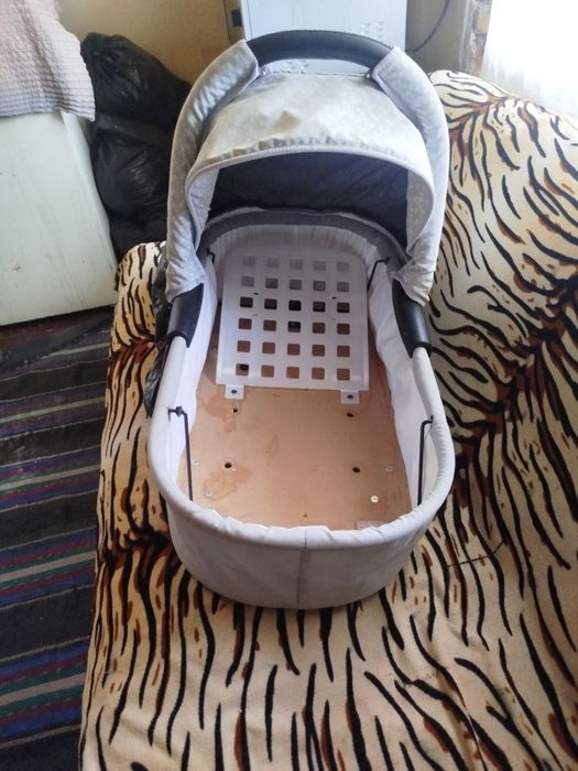 Продавам количка с два коша