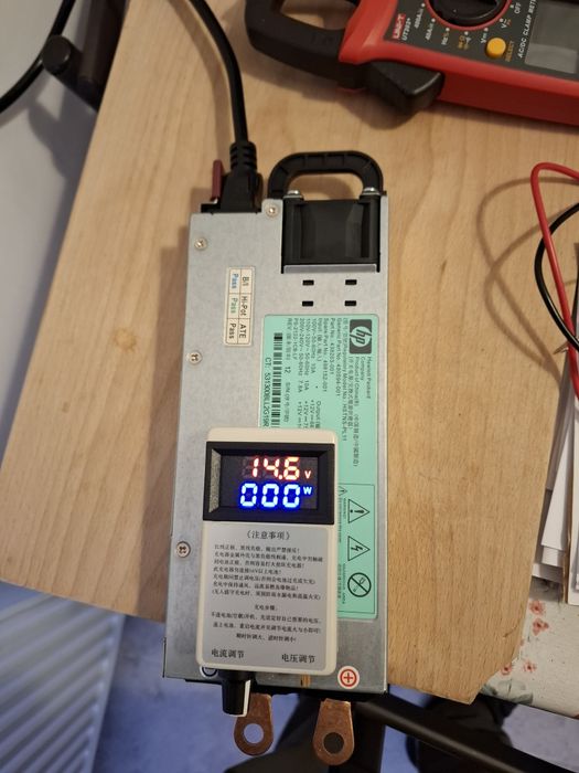 Vînd baterii Lifepo4 12,8v/314Ah și îcărcător.