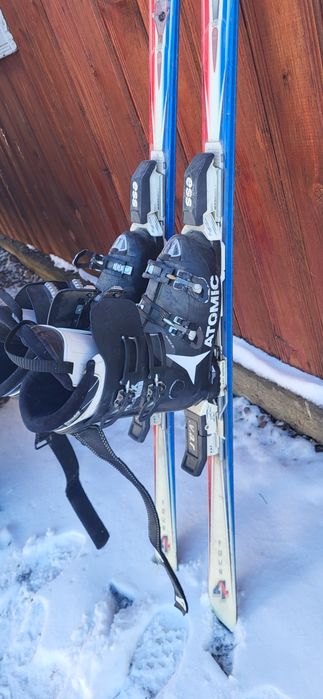 Ski-uri si clapari Atomic