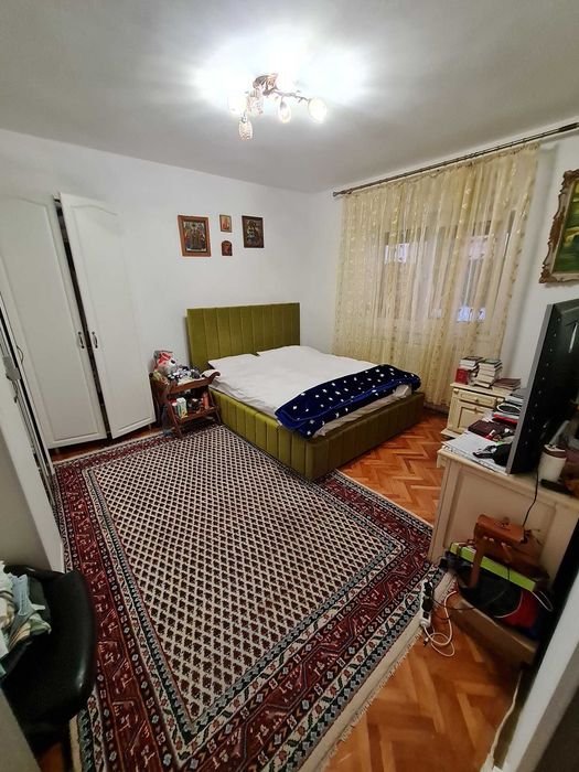 2 case in aceeasi curte, centru Ramnicu Valcea