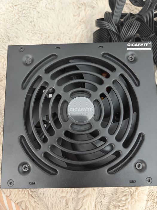 Sursa Gigabyte 450W