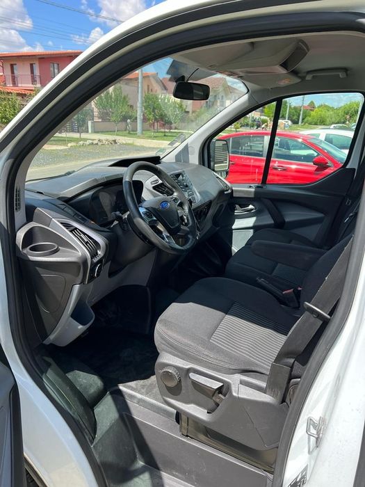 Închiriez microbuz Ford Transit Custom 8+1 locuri
