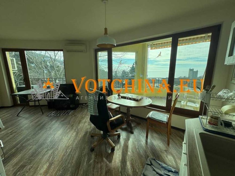 Простоен тристаен апартмент с гледка към морето в град Каварна.